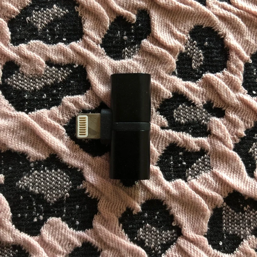 2-in-1 iPhone Adapter